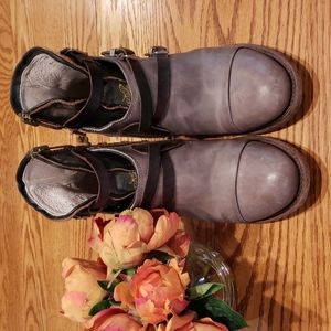 Freebird by Steven Crue bootie sz. 9